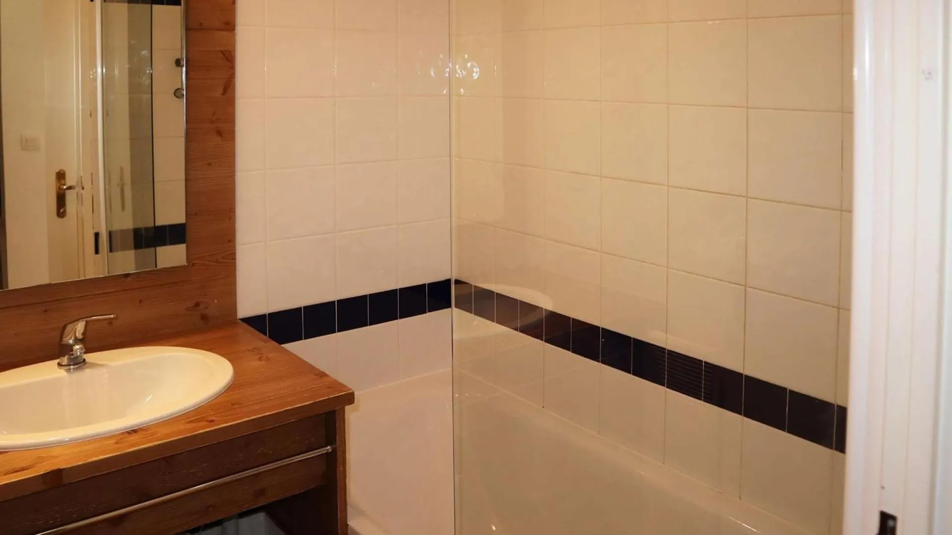 Apartment Appartement Skis Aux Pieds Avec Piscine Les Orres