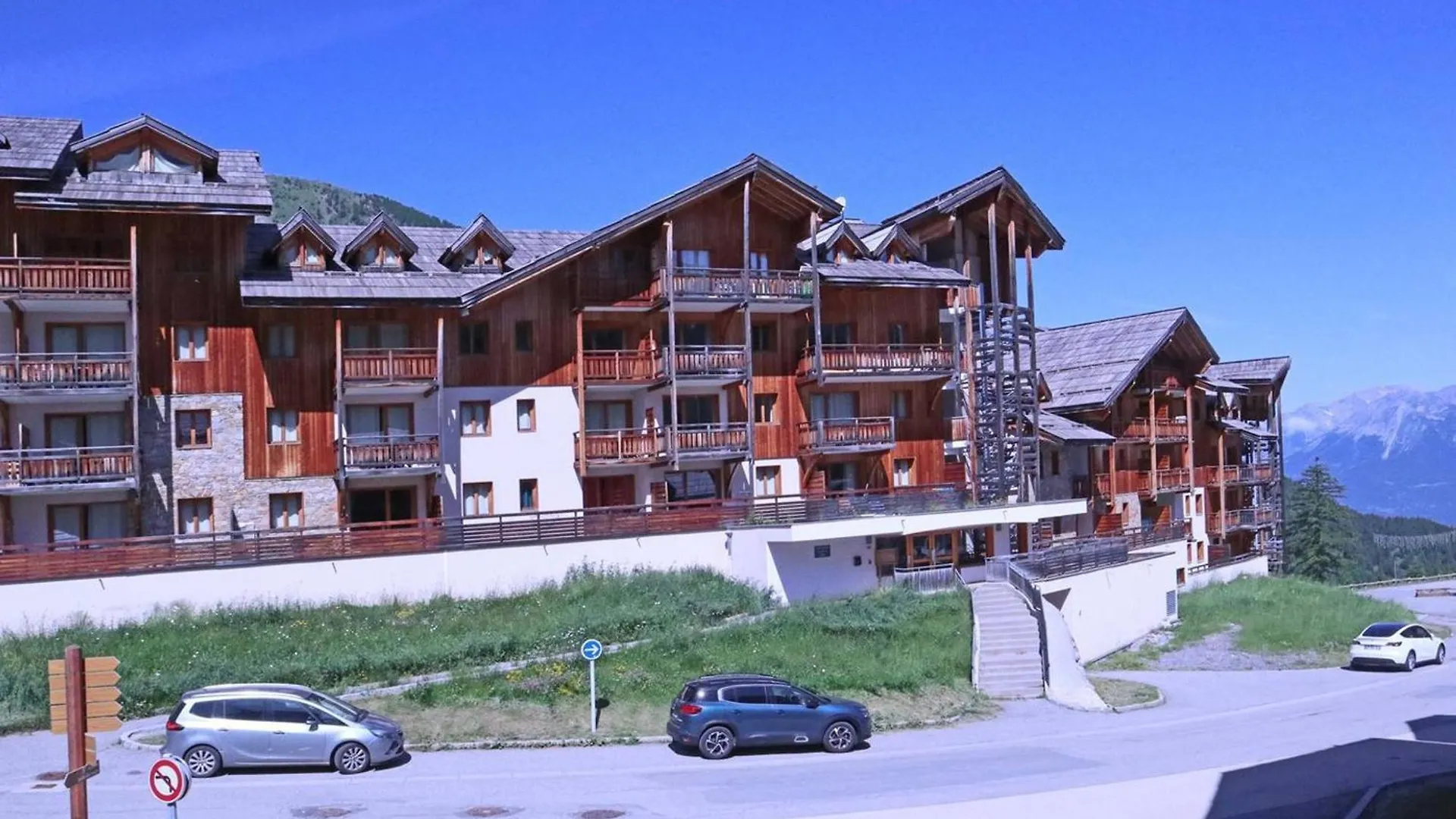 Appartement Skis Aux Pieds Avec Piscine Les Orres France